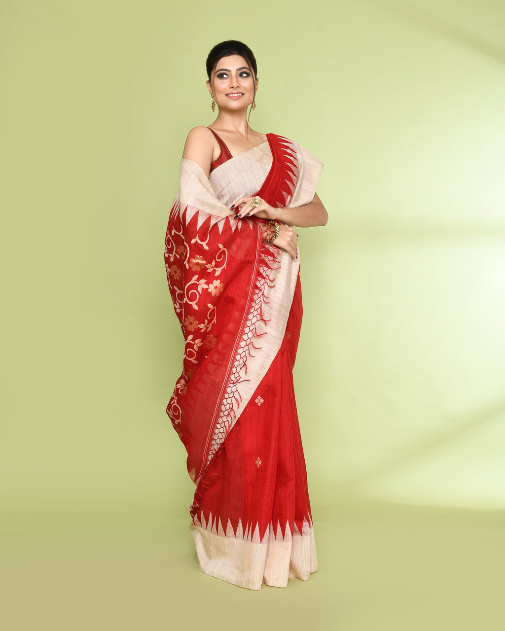 Piyari Fashion Women's Red Embellished Matka Silk Jamdani Saree