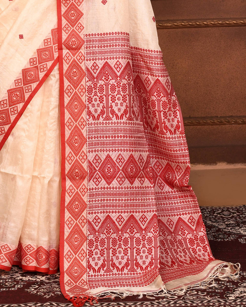 Piyari Fashion Off White Tussar Silk Saree With Blouse Piece