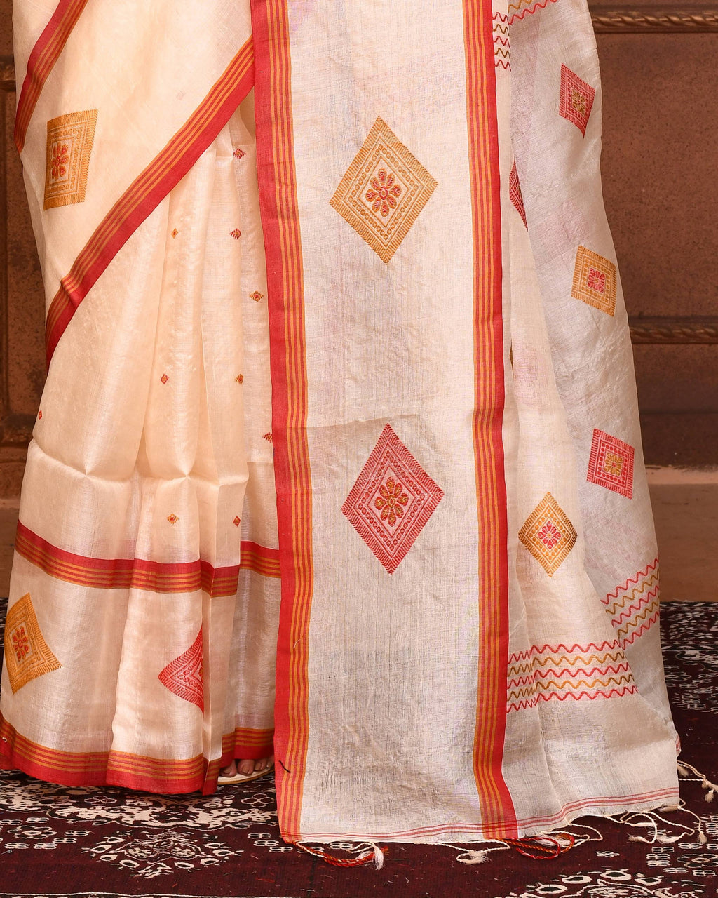 Piyari Fashion Off White Tussar Silk Jamdani Saree With Blouse Piece