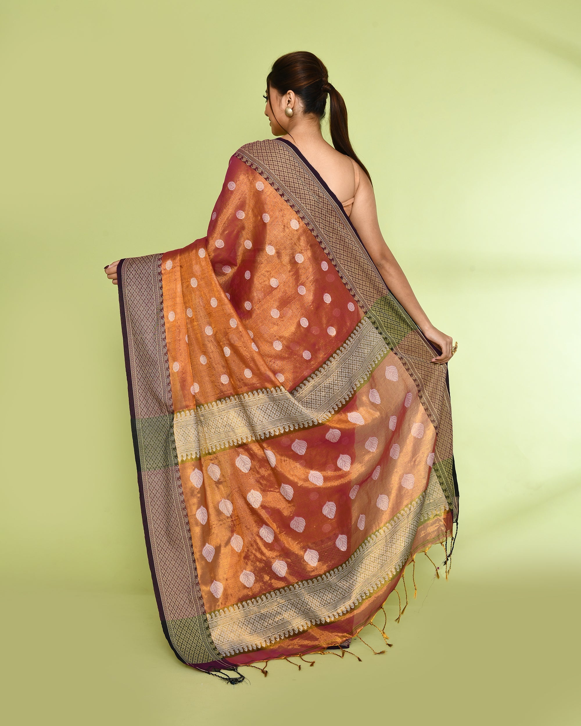 Piyari Fashion Women's Gold Magenta Zari Cotton Tissue Jamdani Saree