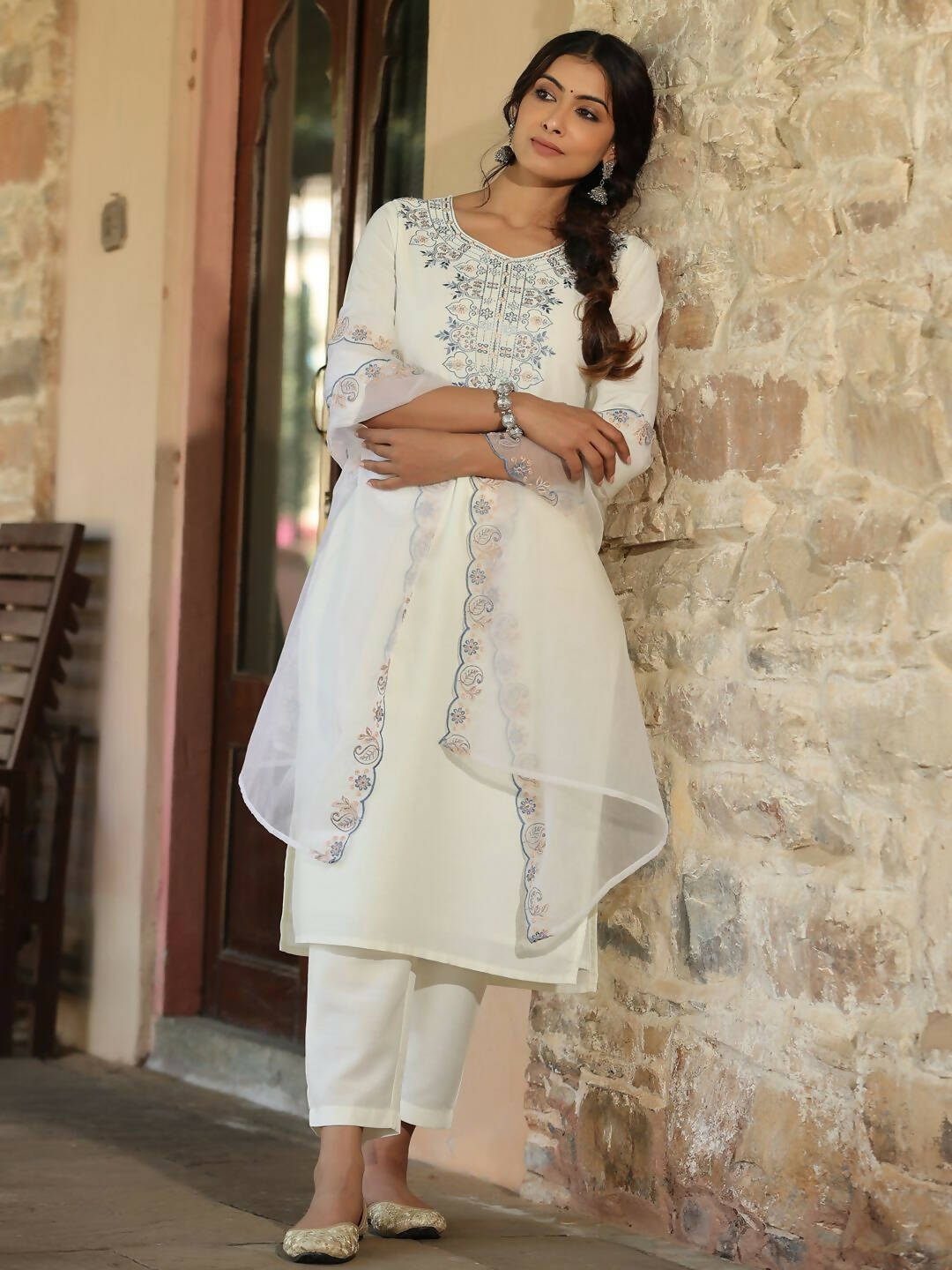 Juniper Women's White Chinnon Solid Embroidered Kurta Set
