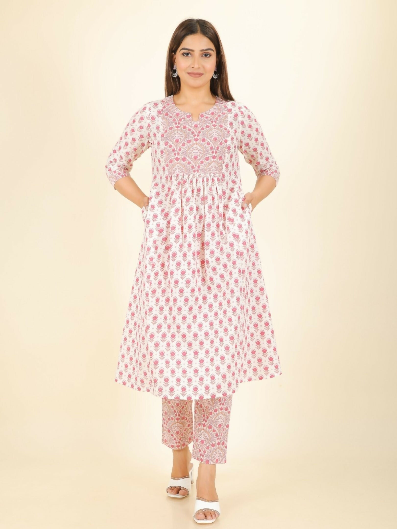 Aramya White Soft Cotton Floral Print Panelled Kurta Set for Women
