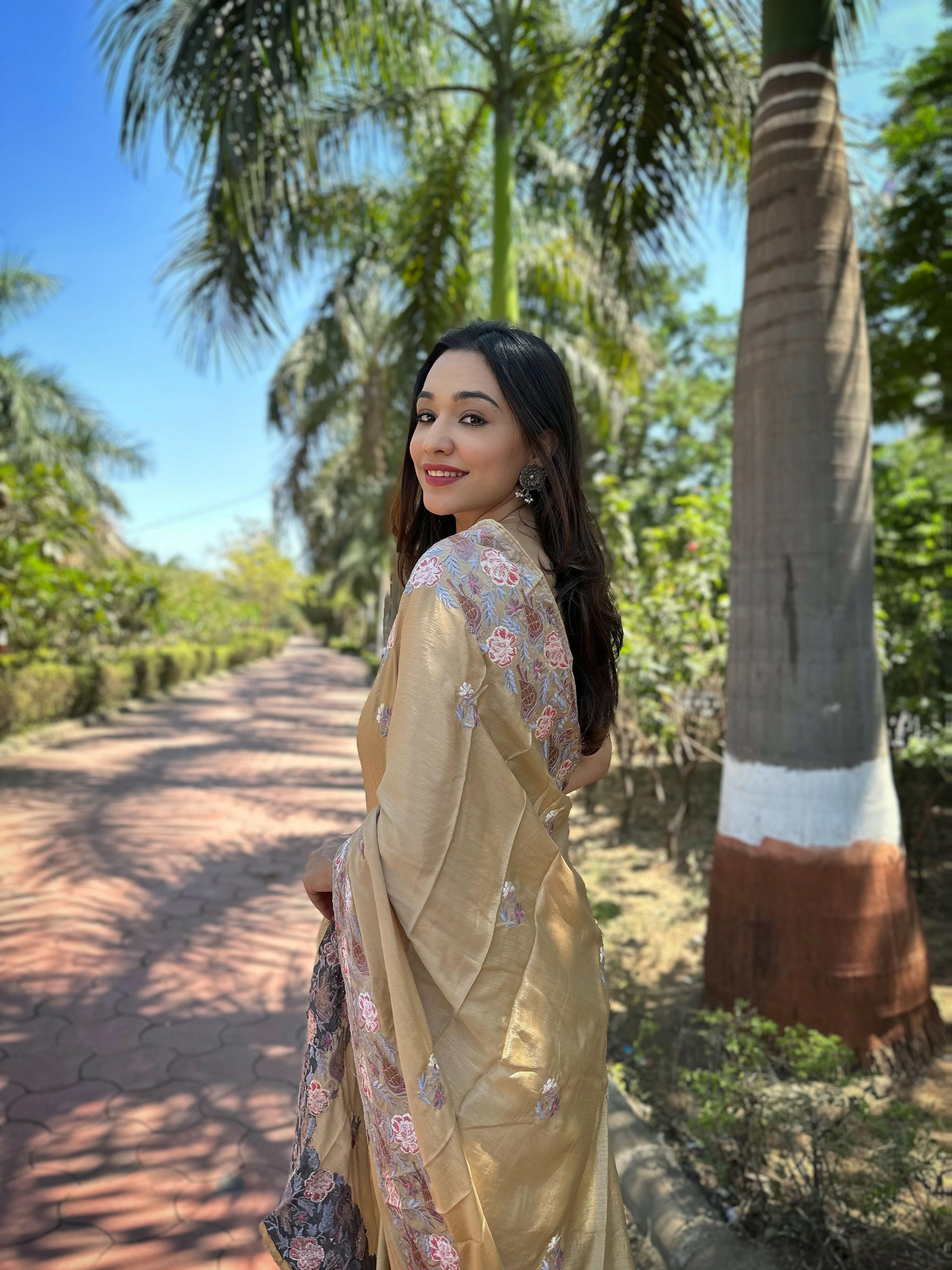 Vamsee Chinon Panchi Cream Shimmer Saree