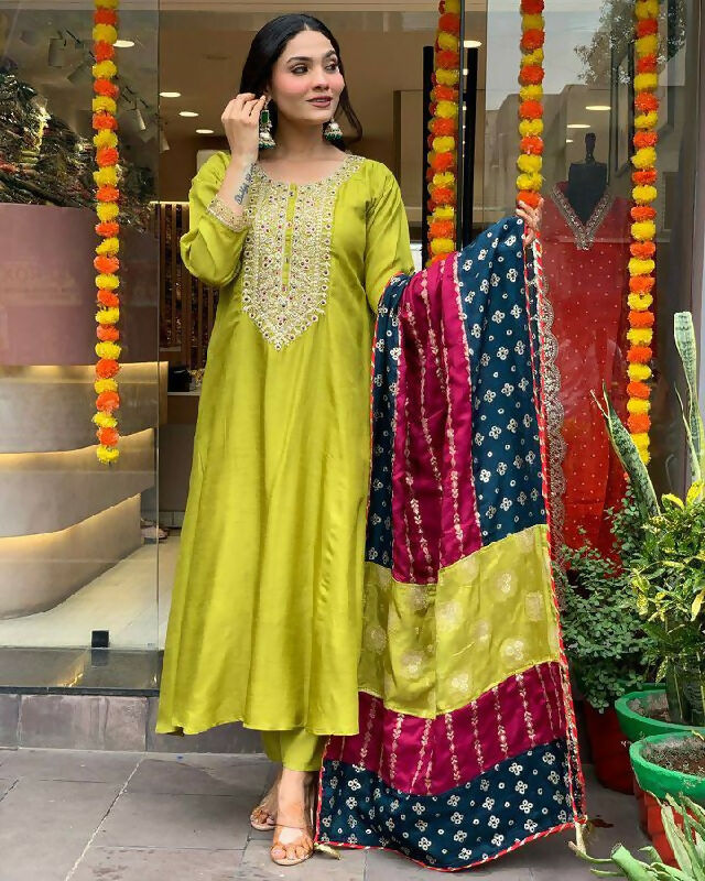 The52 Lemons Women's Gorgeous Embroidered Viscose Chanderi Fabric Straight Kurta Pant with Dupatta Set