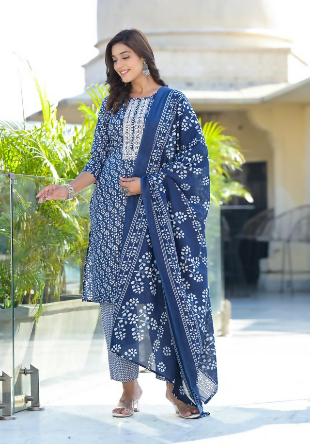 Juniper Women's Blue Floral Printed Cotton Kurta Set With Thread & Mirror Work