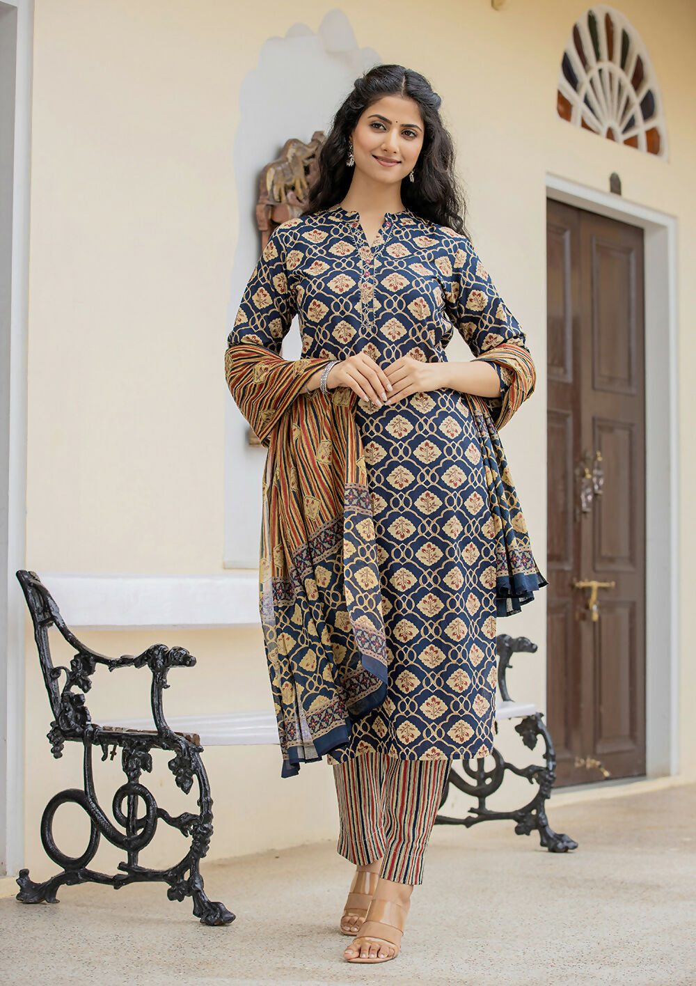 Kaajh Women's Blue Cotton Printed Kurta Pant Set With Dupatta