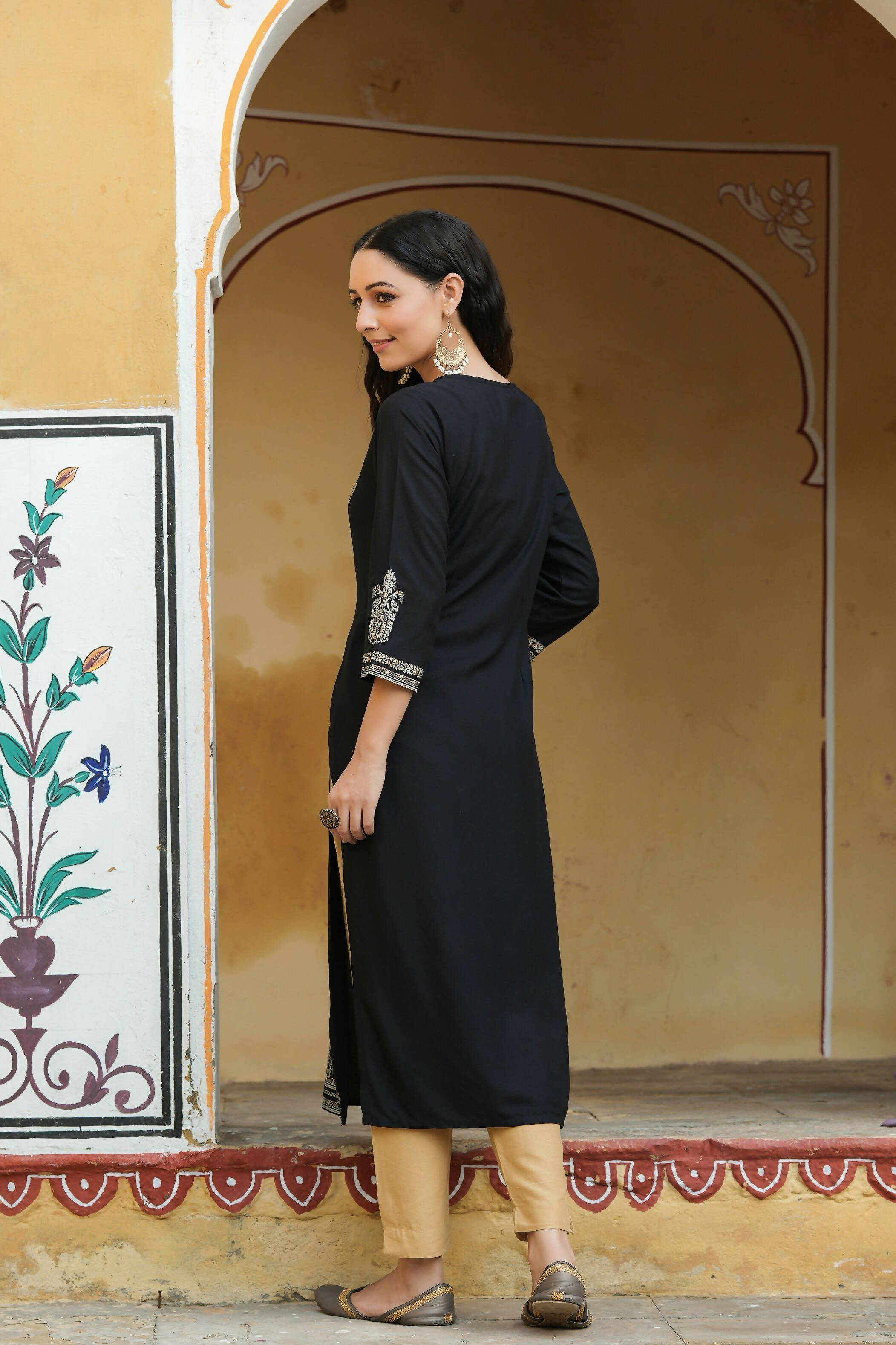 Juniper Women's Black Rayon Printed Straight Kurta