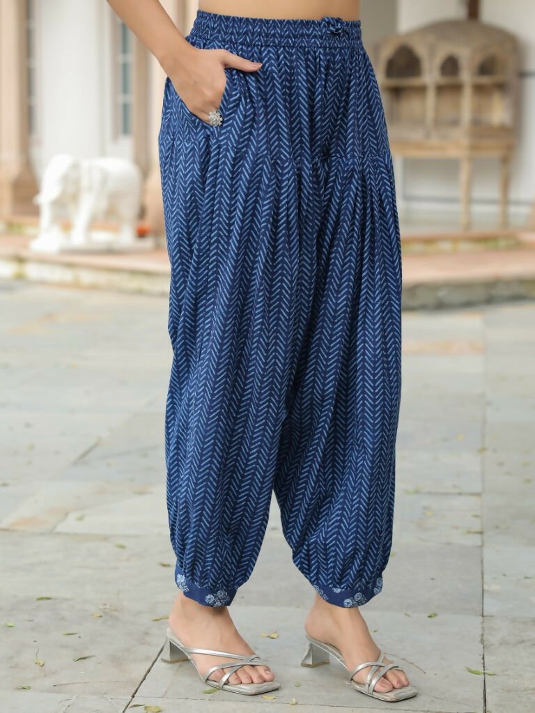 Aramya Straight Soft Cotton Floral Print Women's Kurta Set - Blue