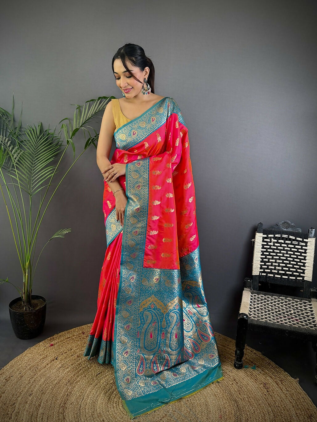 Joban Fashion Banarasi Pink Woven Butti Soft Silk Saree