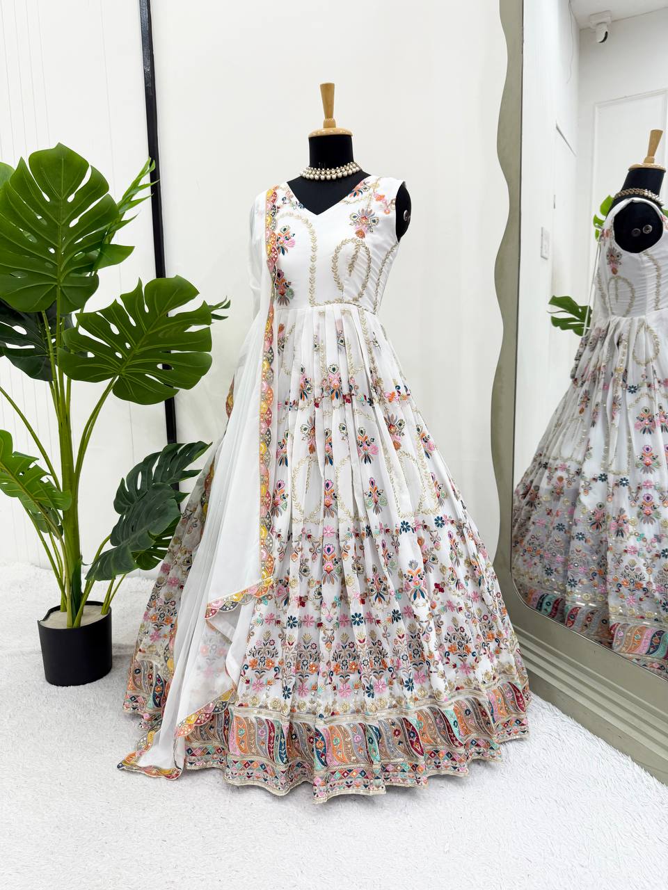 Prazu Fashion Off White Georgette Thread Sequin Anarkali Suit