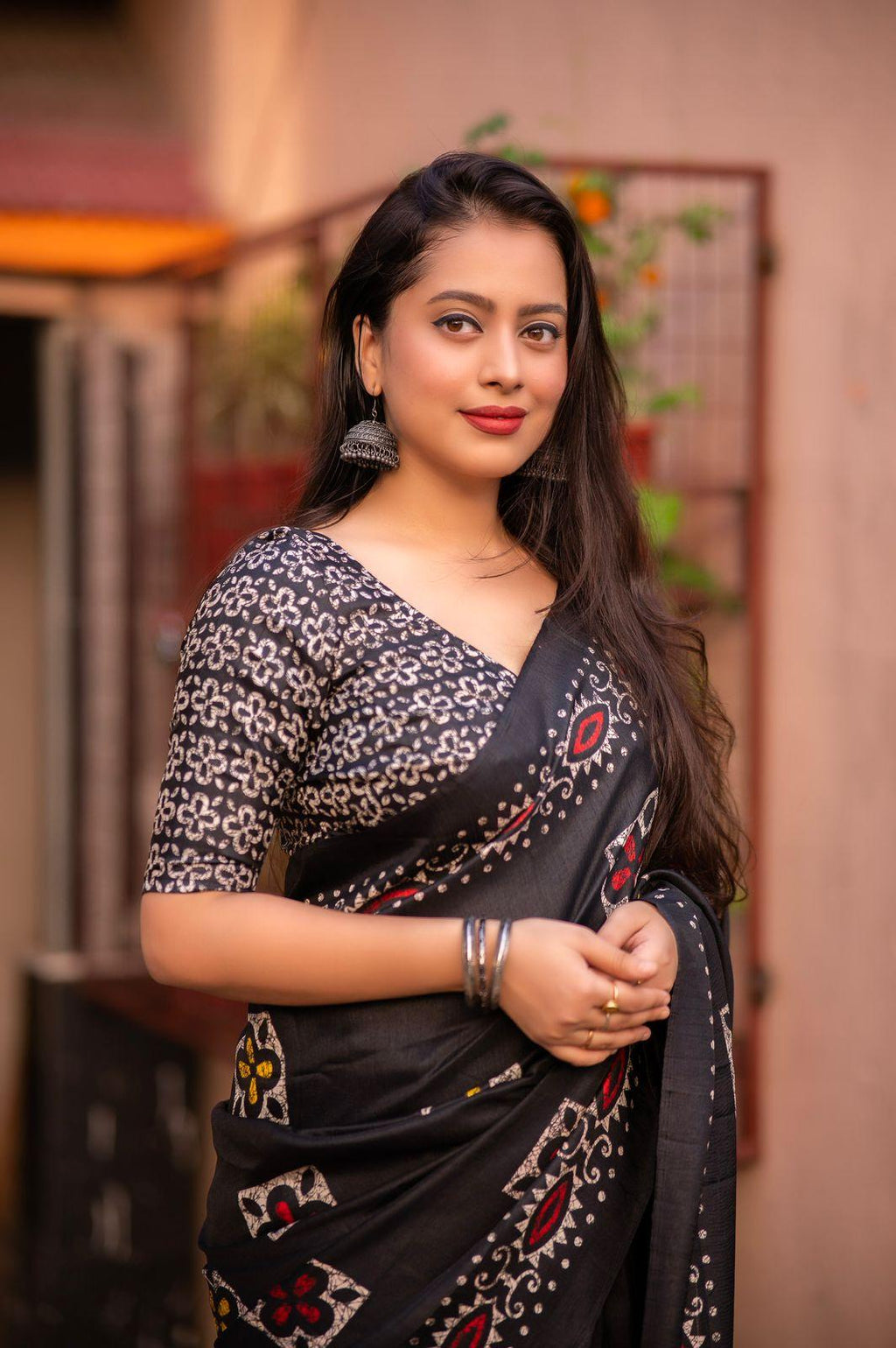 Black Silk Blend Ethnic Motifs Saree with Unstitched Blouse - Hiral Fashion