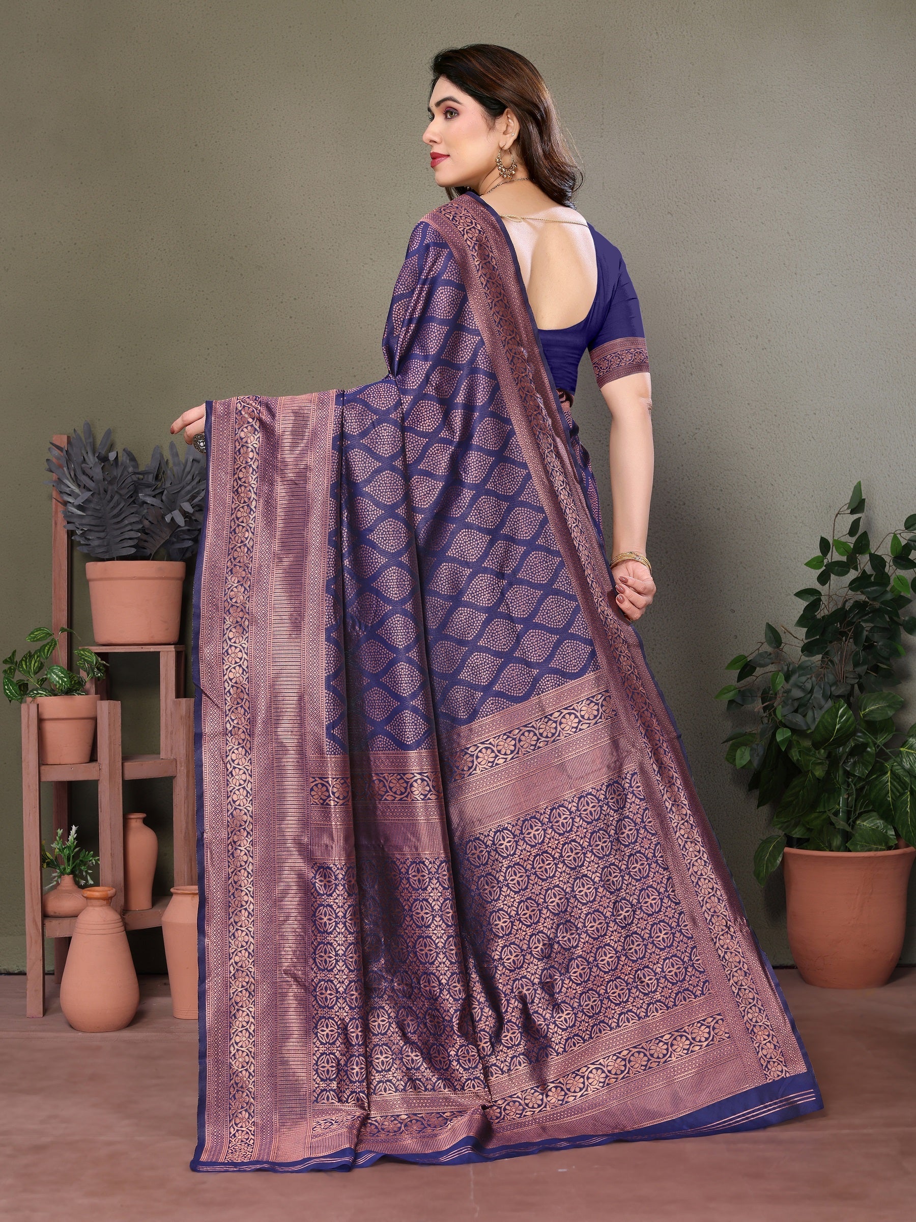 Vedant Vastram Litchi Silk Banarasi Silk Saree - Navy