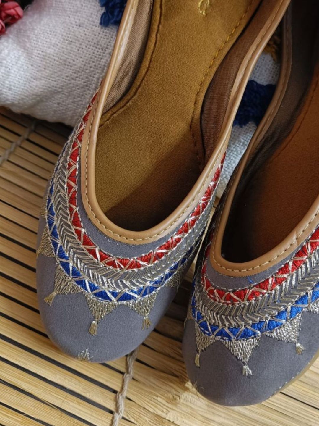 Desi Colour Women Indian Ethnic Footwear-Embroidered Grey Zari