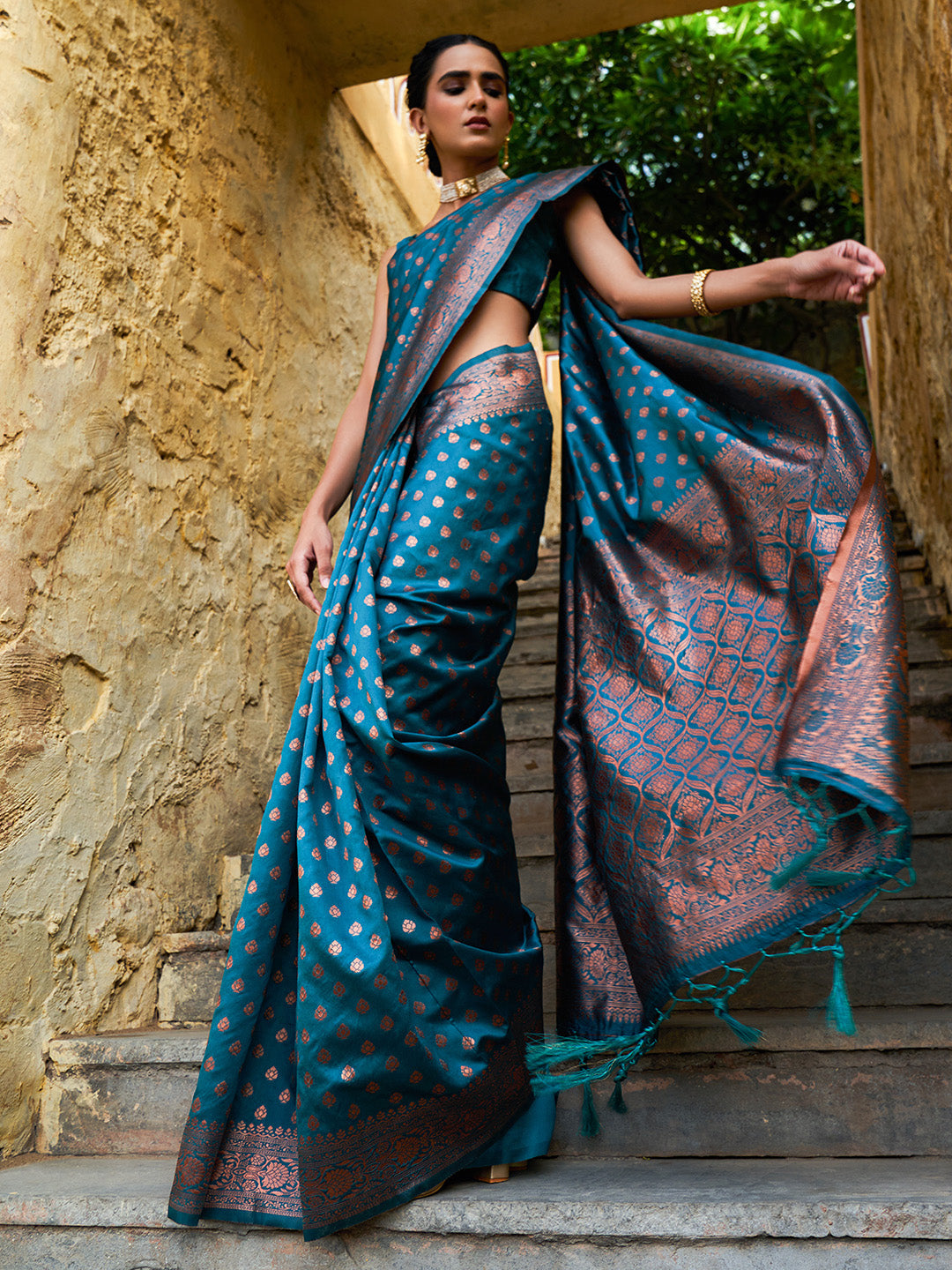 Janasya Green Banarasi Silk Ethnic Motifs Woven Design Saree