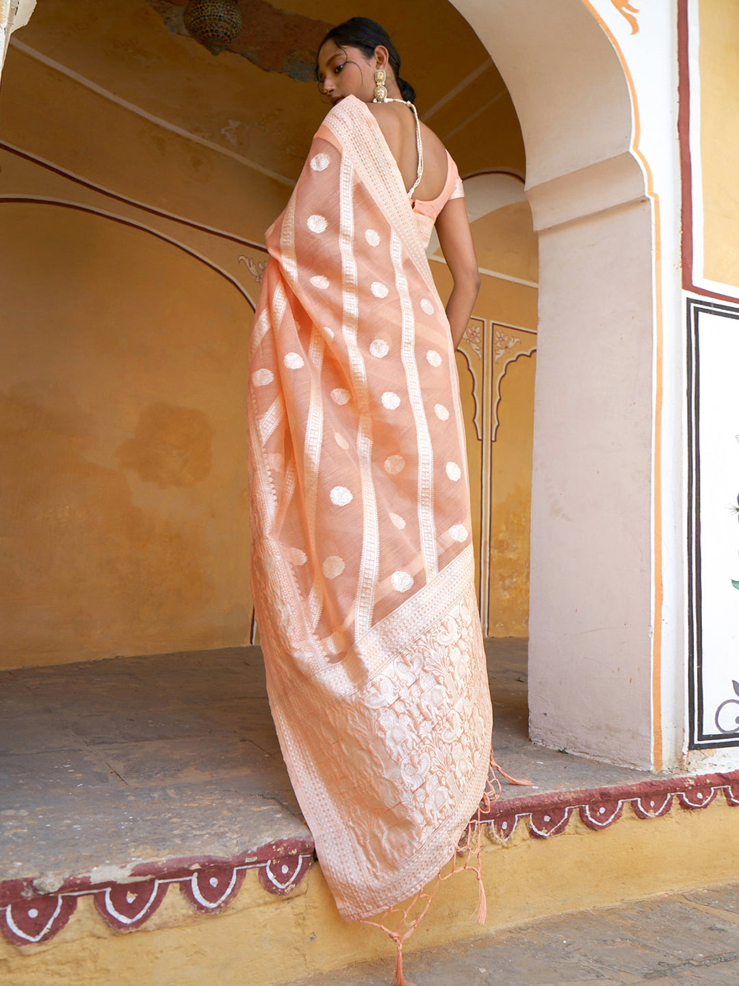 Janasya Peach Linen Cotton Leheriya Woven Design Saree