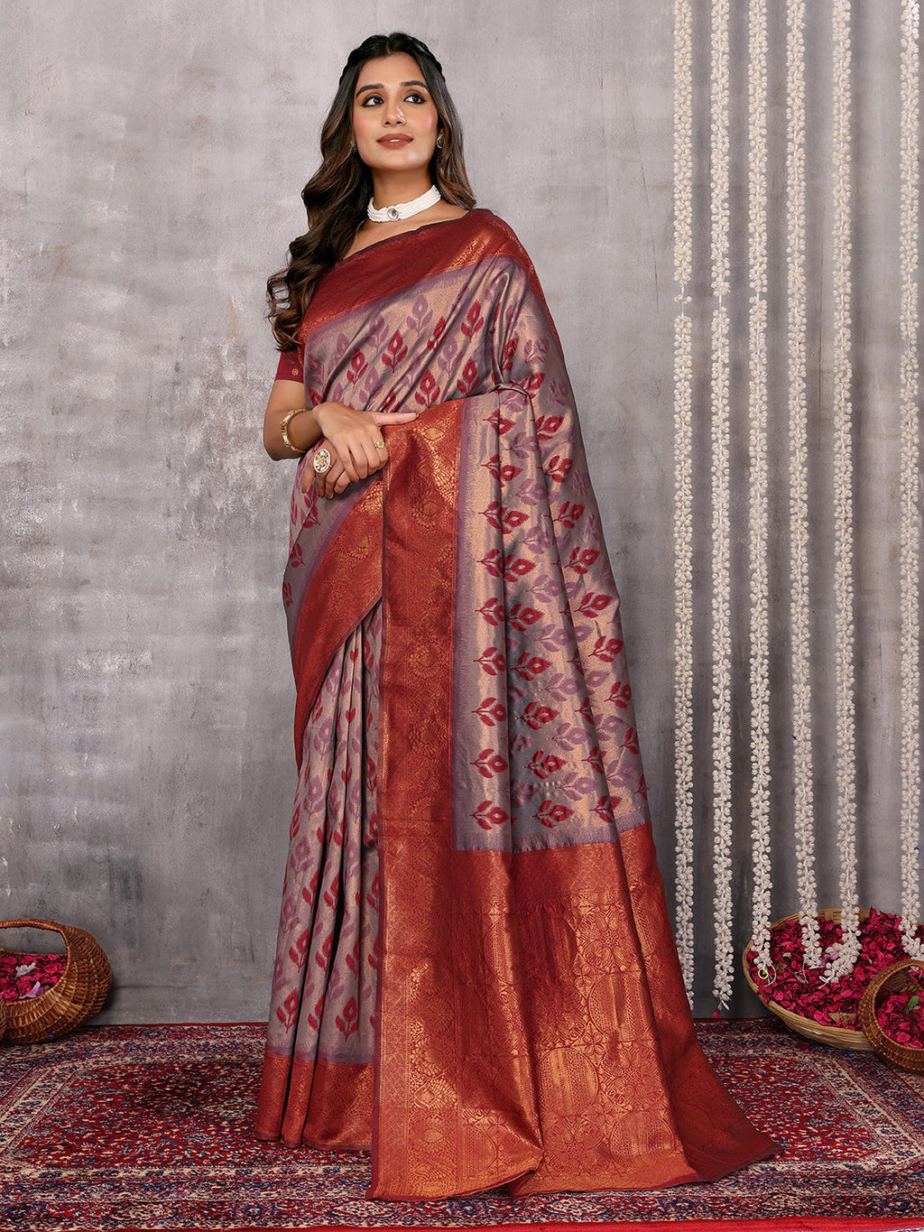 Janasya Grey & Maroon Silk Blend Ethnic Motifs Kanjivaram Saree
