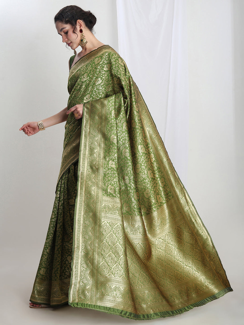 Janasya Green Silk Blend Floral Jacquard Saree