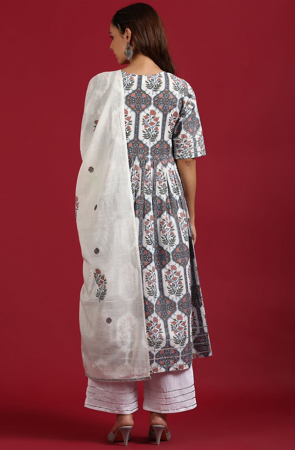 Janasya Women's White Cotton Botanical Print Kurta With Palazzo And Dupatta
