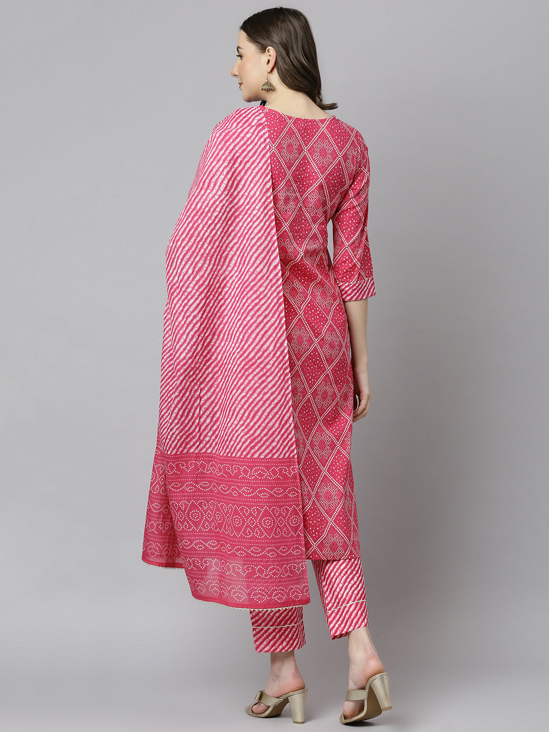 Janasya Women's Pink Cotton Bandhani Kurta With Pant And Dupatta