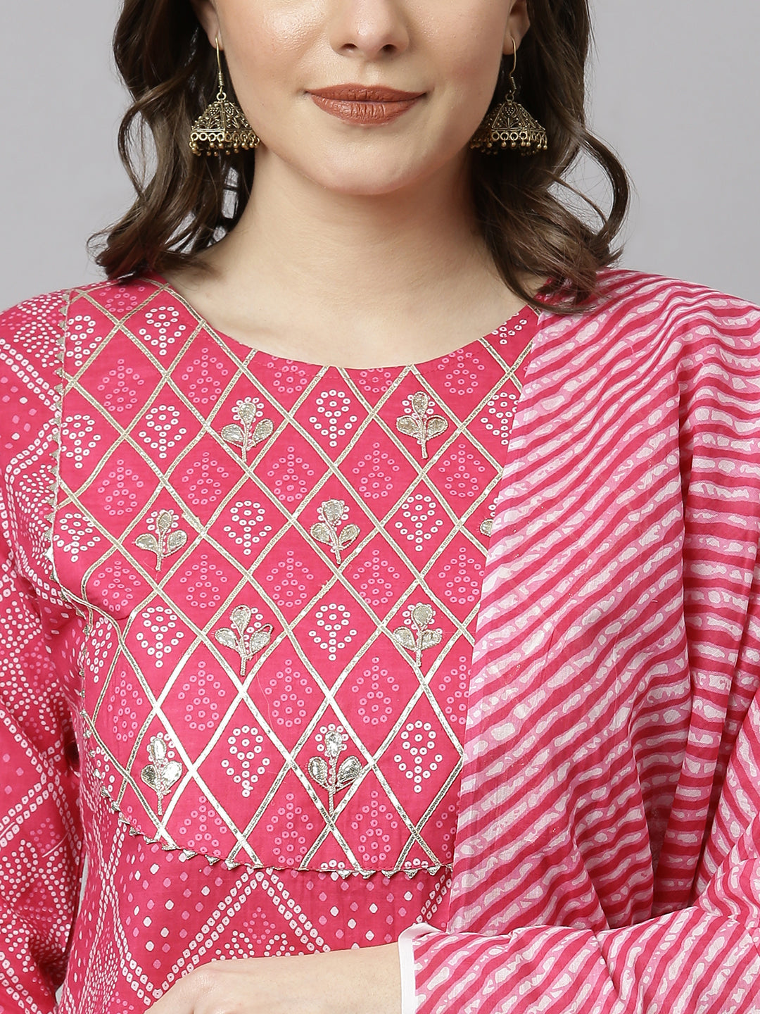 Janasya Women's Pink Cotton Bandhani Kurta With Pant And Dupatta