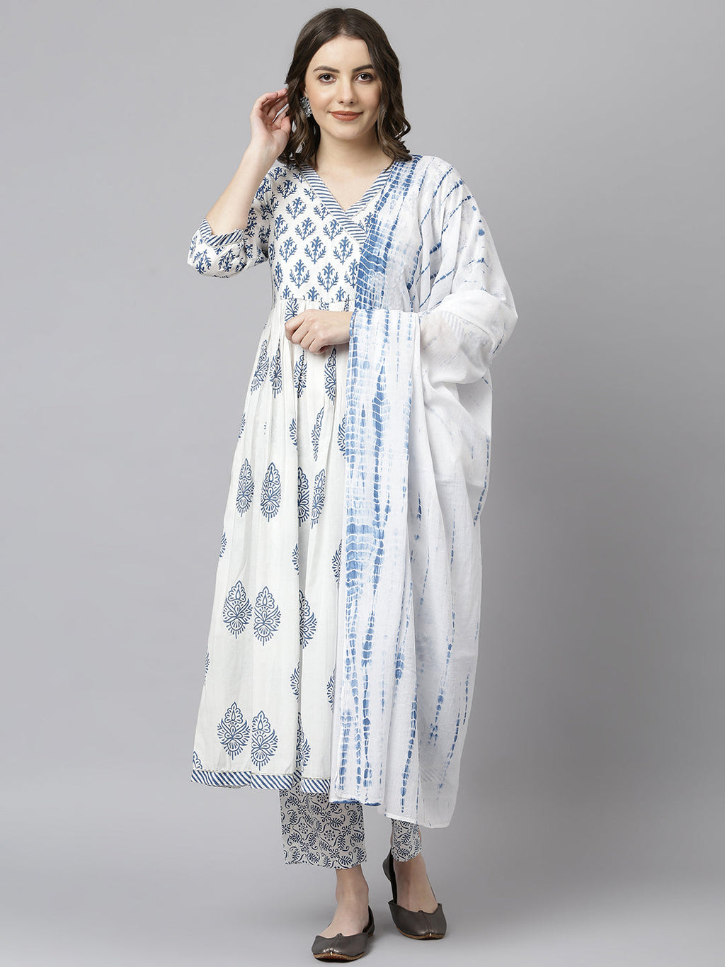 Janasya Women's White Cotton Block Print Kurta With Pant And Dupatta