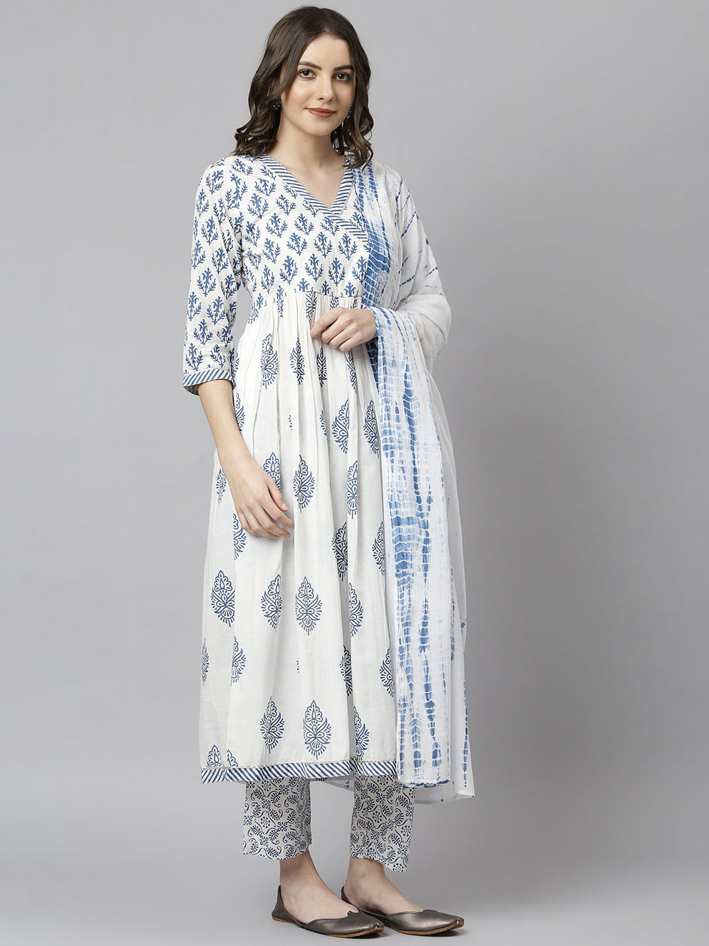 Janasya Women's White Cotton Block Print Kurta With Pant And Dupatta