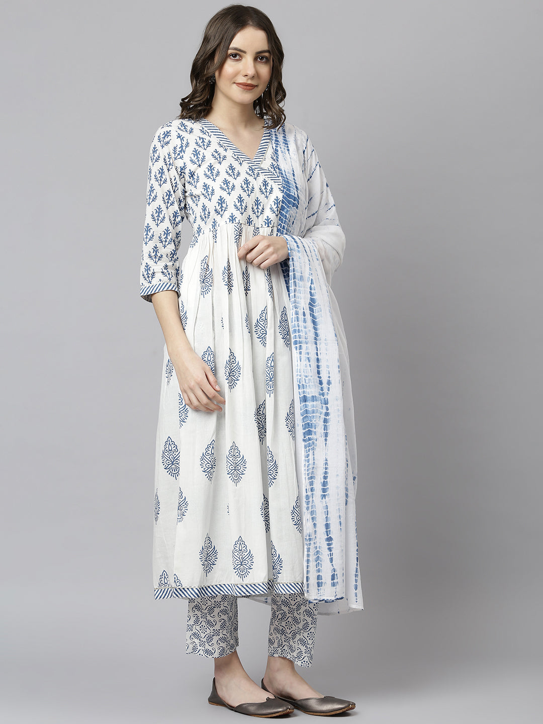 Janasya Women's White Cotton Block Print Kurta With Pant And Dupatta