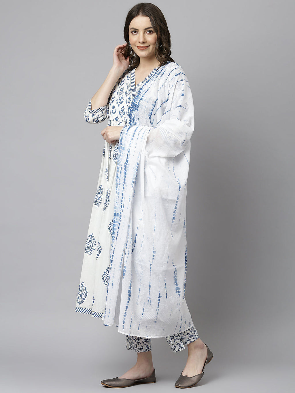 Janasya Women's White Cotton Block Print Kurta With Pant And Dupatta