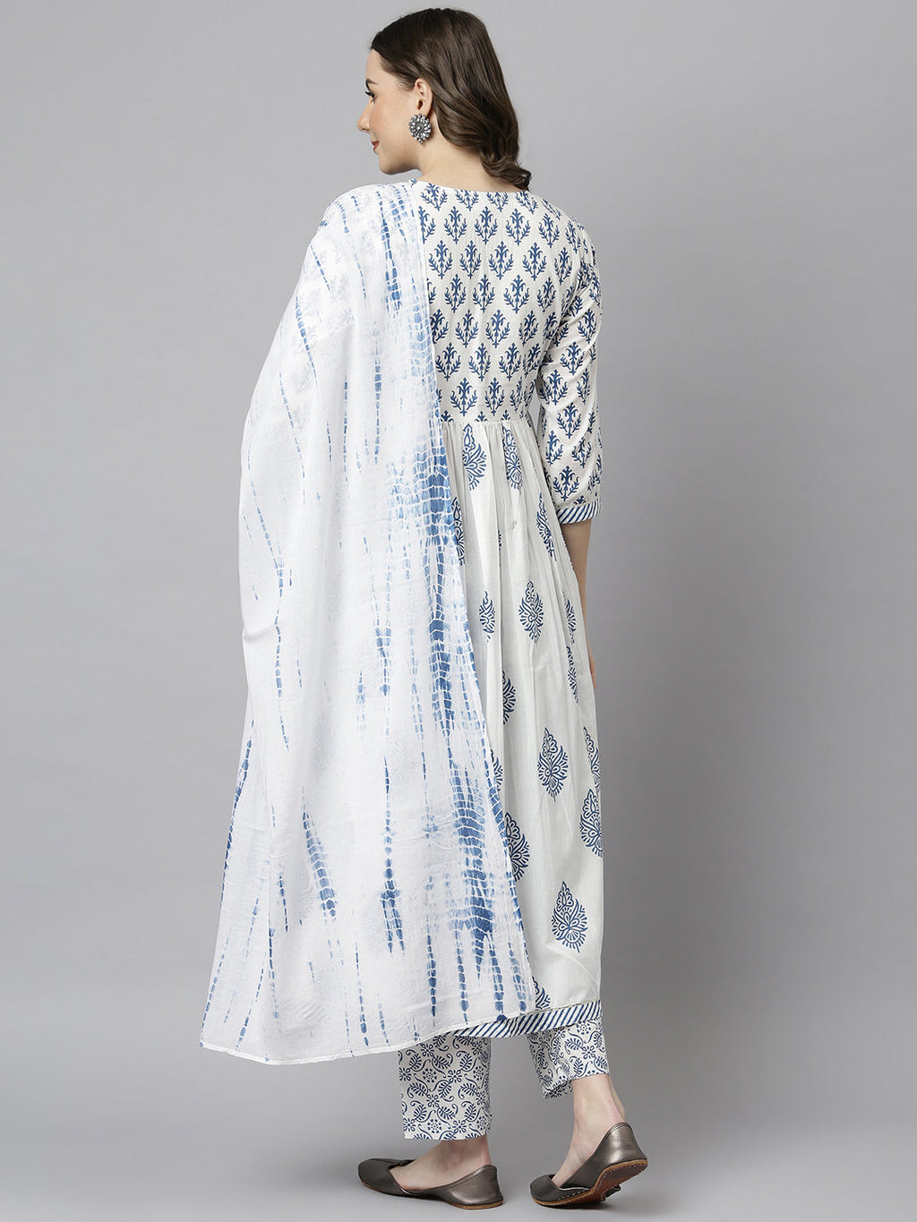 Janasya Women's White Cotton Block Print Kurta With Pant And Dupatta