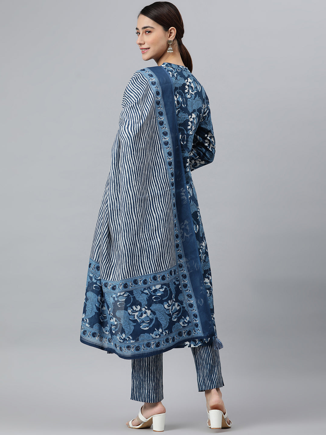 Janasya Women's Blue Cotton Block Print Kurta With Pant And Dupatta