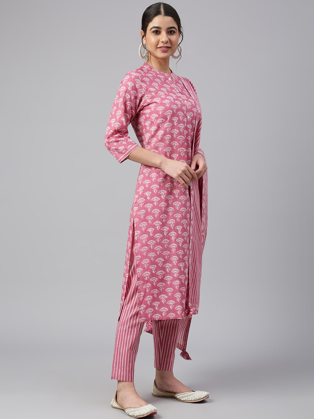 Janasya Women's Mauve Cotton Floral Print Kurta With Pant And Dupatta