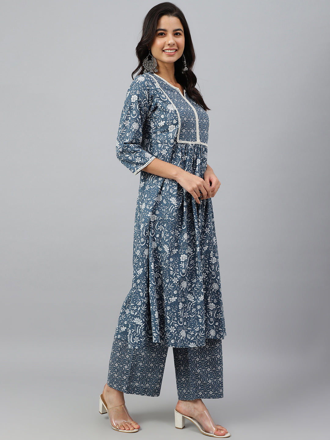 Janasya Women's Grey Cotton Floral Print Kurta With Palazzo