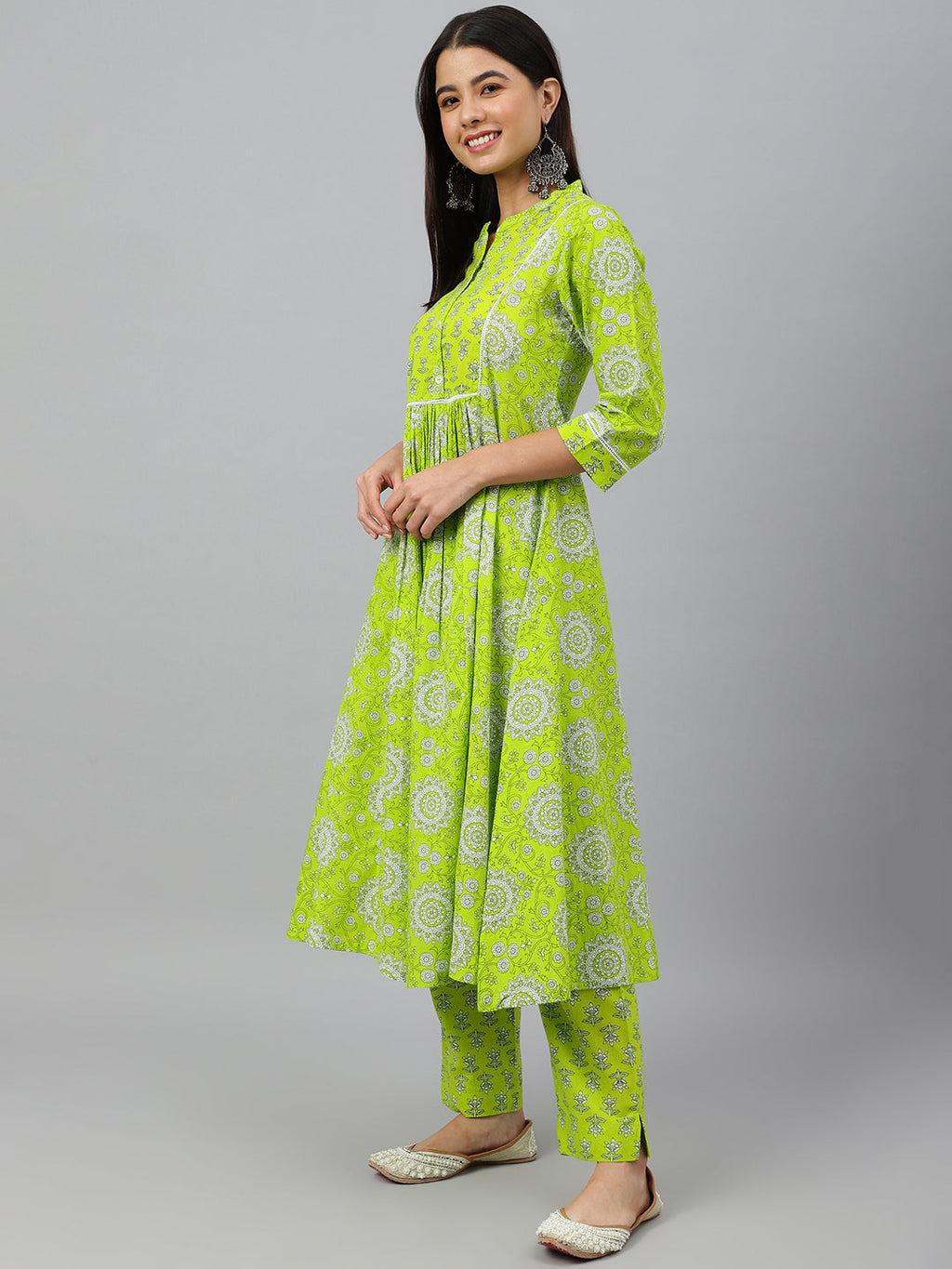 Janasya Women's Light Green Cotton Block Print Kurta With Pant