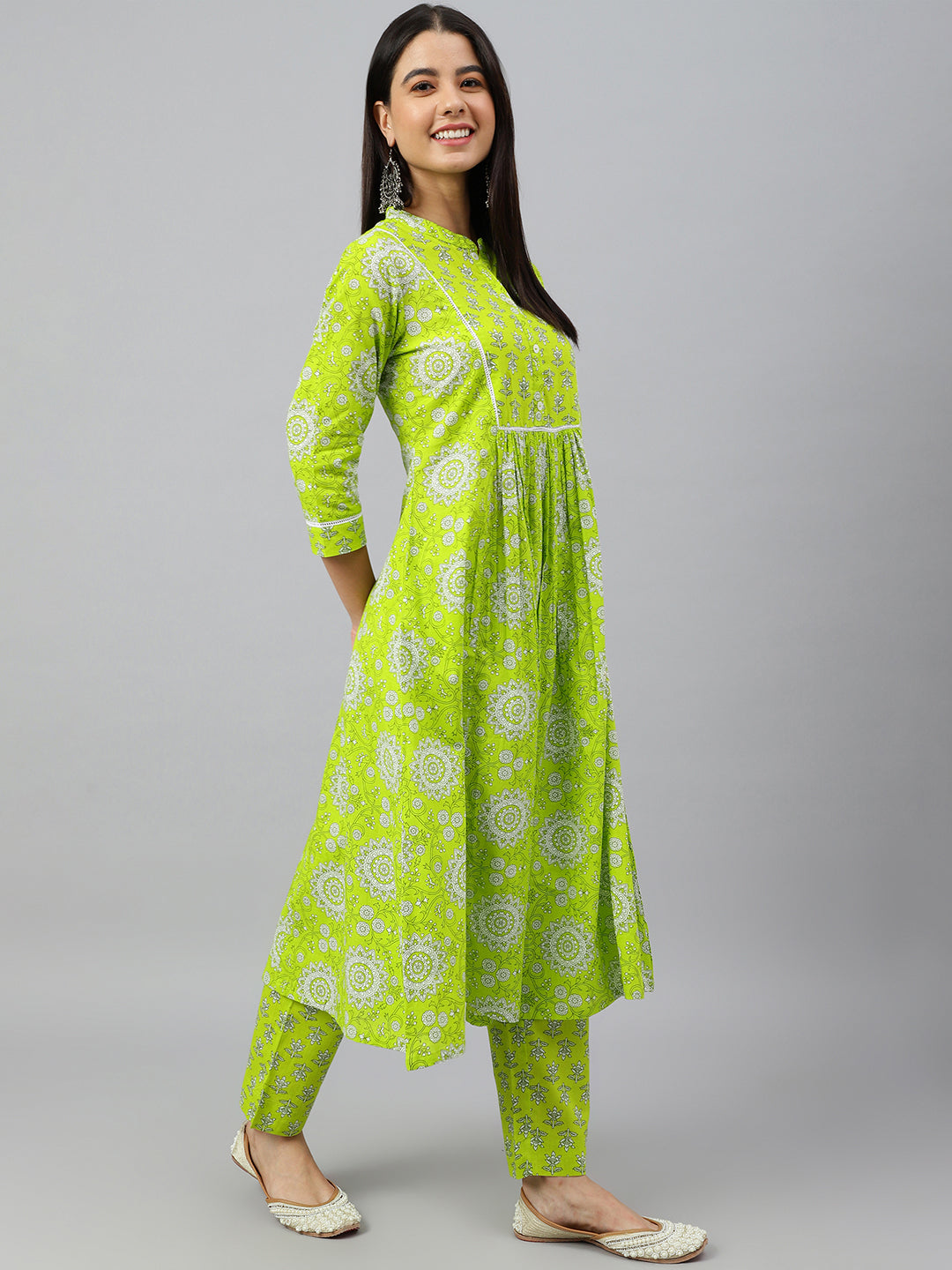 Janasya Women's Light Green Cotton Block Print Kurta With Pant