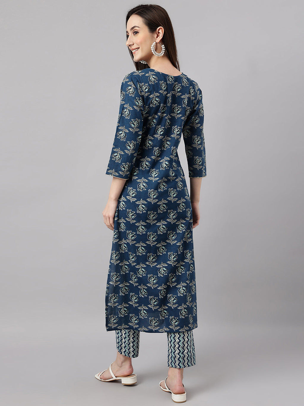 Janasya Women's Blue Cotton Floral Printed Straight Casual Kurta Set