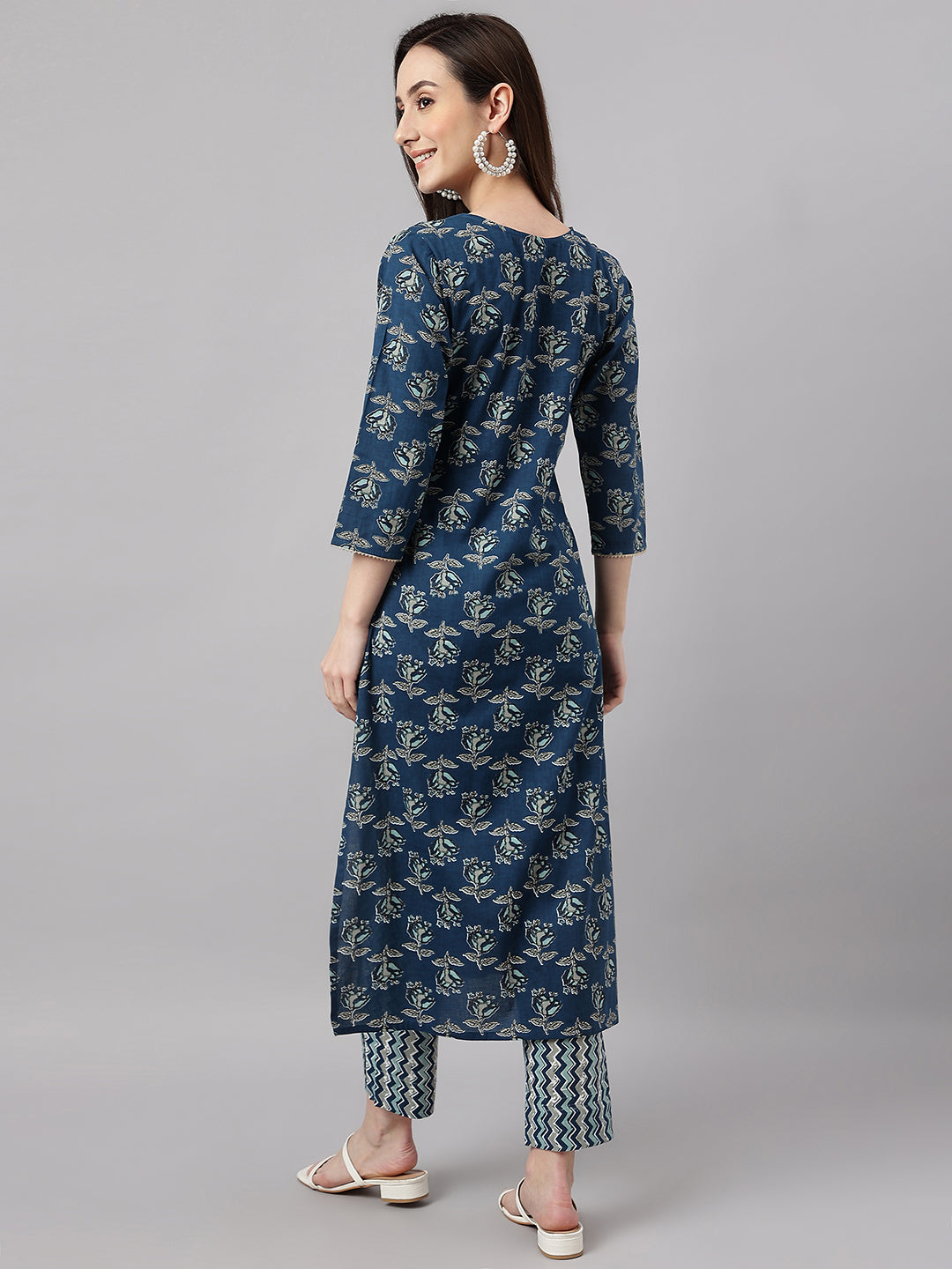 Janasya Women's Blue Cotton Floral Printed Straight Casual Kurta Set