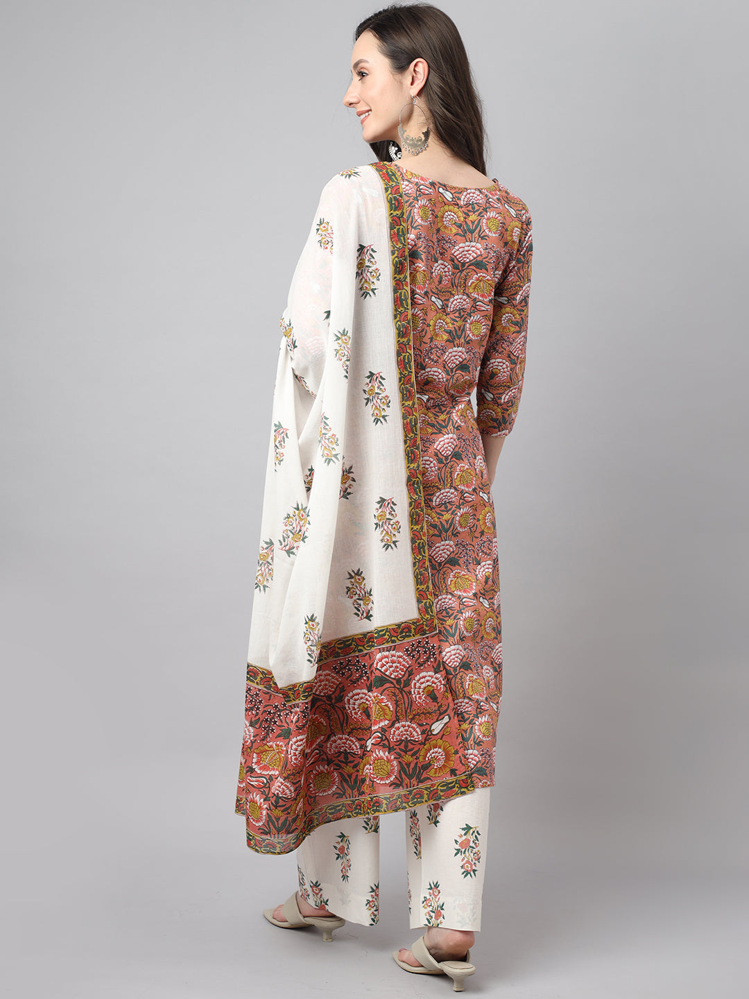 Janasya Women's Pink Cotton Floral Printed Straight Festive Kurta Set