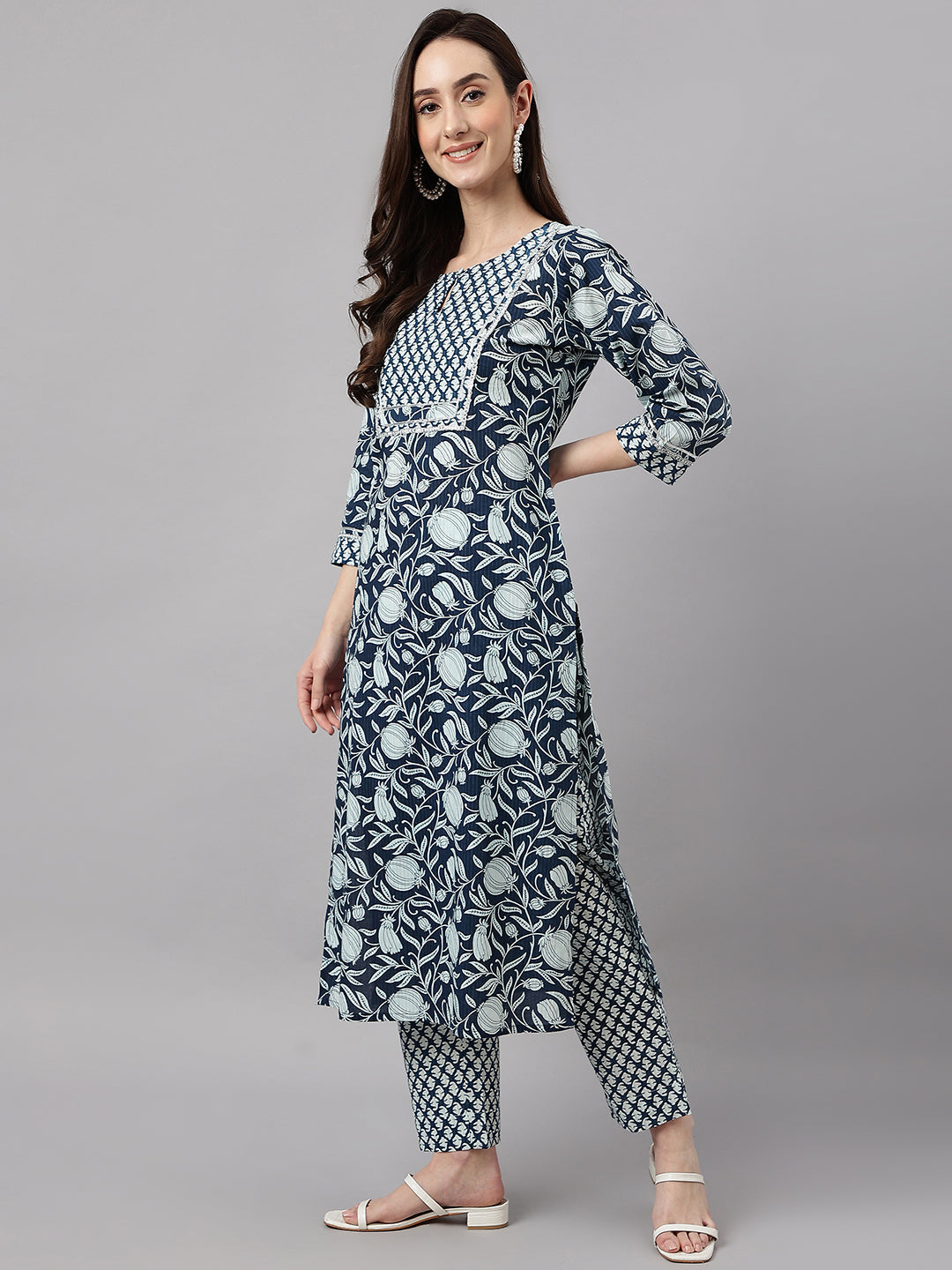 Janasya Women's Navy Blue Cotton Botanical Printed Straight Casual Kurta Set
