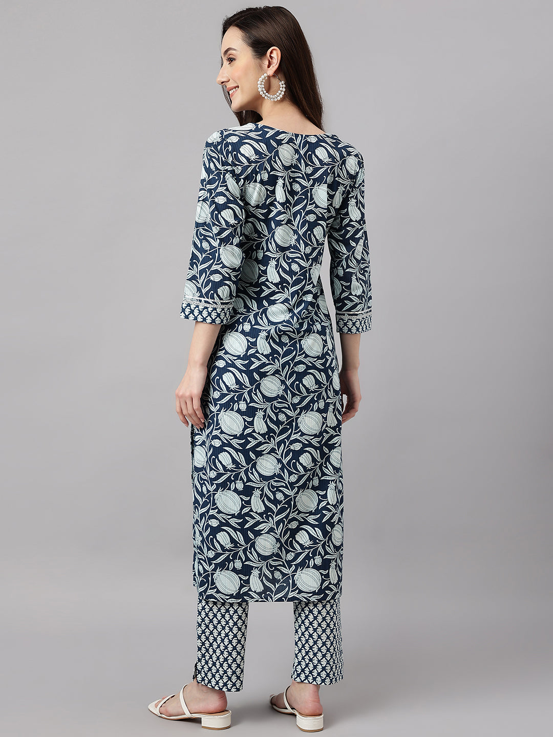 Janasya Women's Navy Blue Cotton Botanical Printed Straight Casual Kurta Set