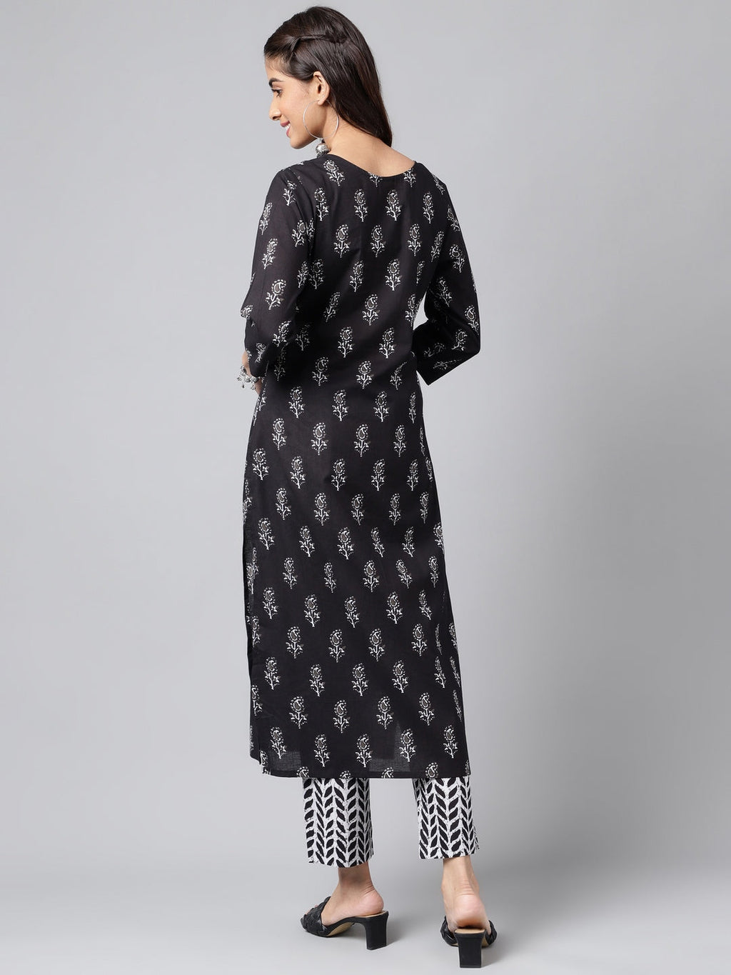 Janasya Women's Black Cotton Paisley Printed Straight Casual Kurta Set