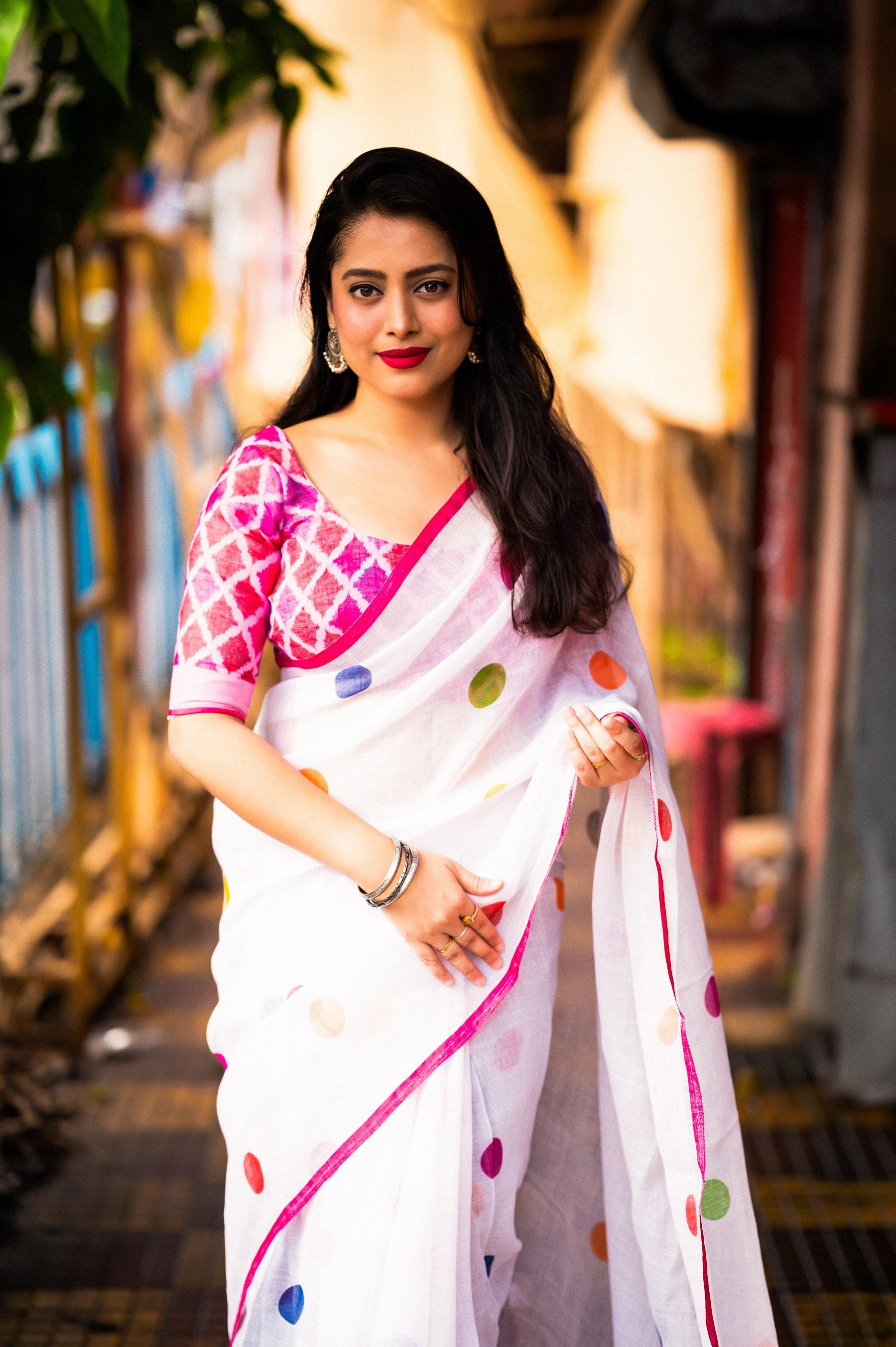 White Pure Linen Ethnic Motifs Saree with Unstitched Blouse - A2M
