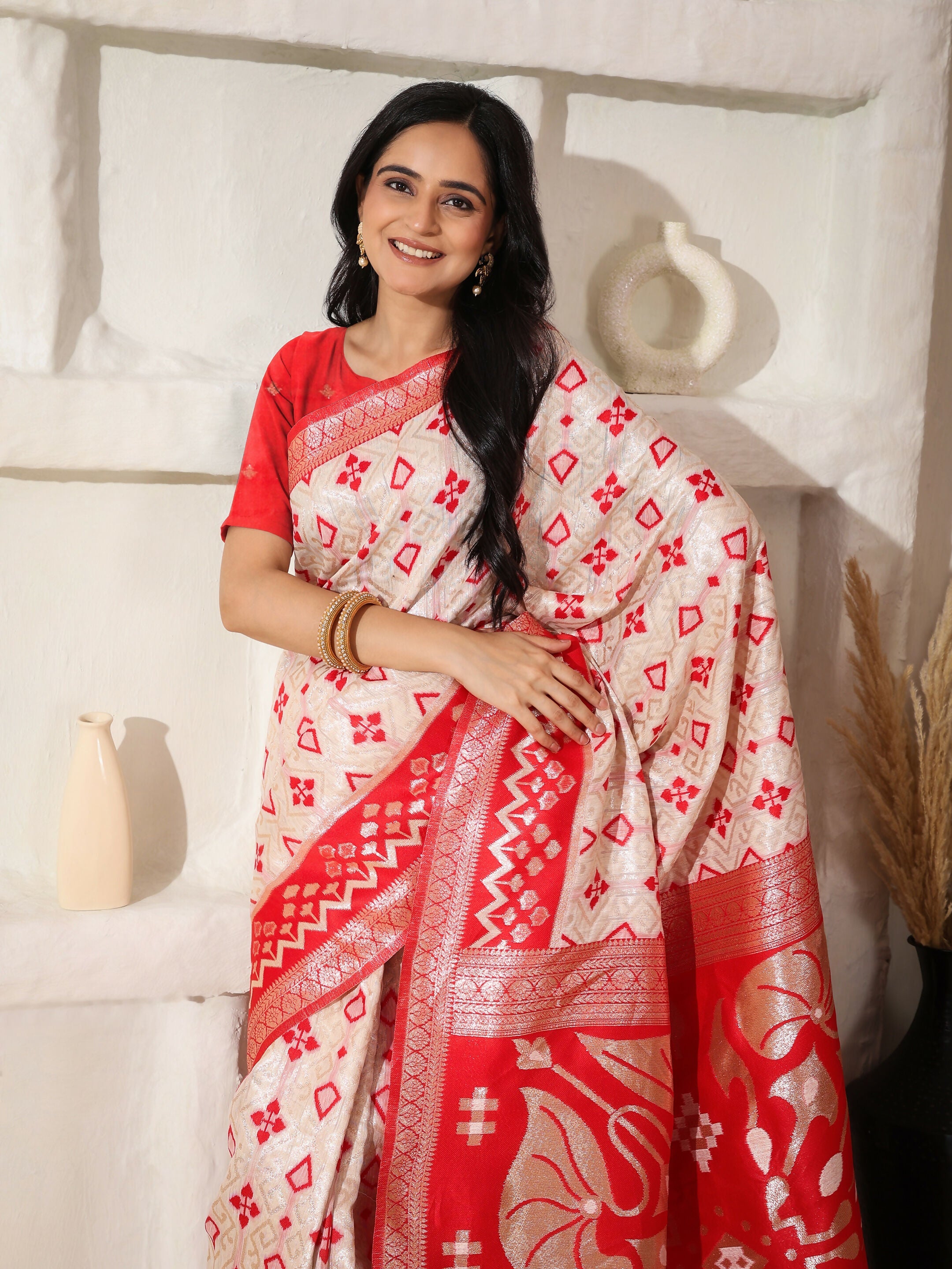 Shree Shyam Fashion Linen Cotton Red & White Saree