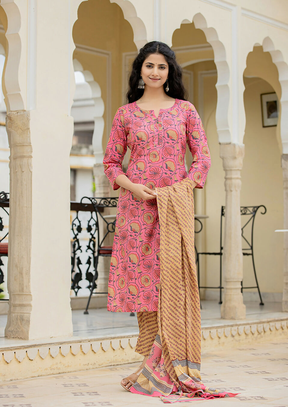 Kaajh Women's Pink Cotton Floral Printed Kurta Pant With Dupatta Set