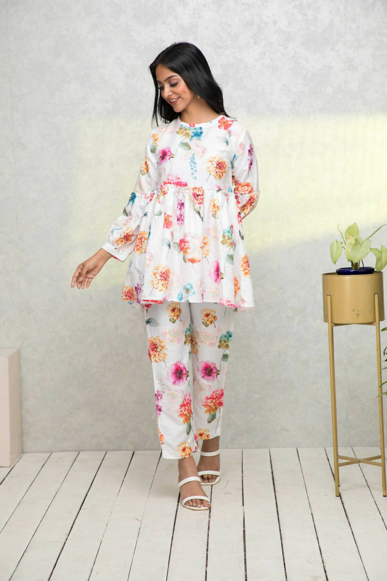 Myshka Women White Printed Romantic Florals Co-Ords