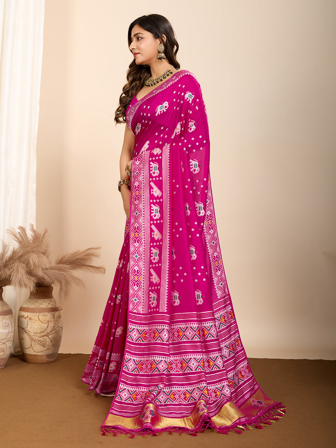 Vedant Vastram Maslin Dola Silk Kanjeevaram Silk Saree - Magenta