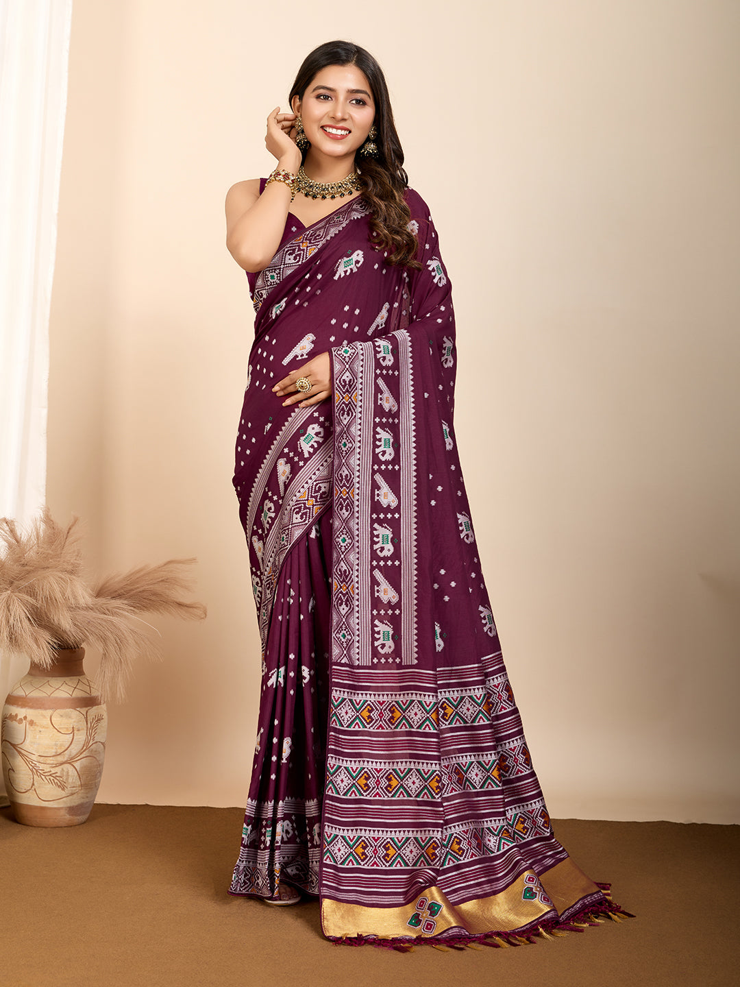 Vedant Vastram Maslin Dola Silk Kanjeevaram Silk Saree - Wine