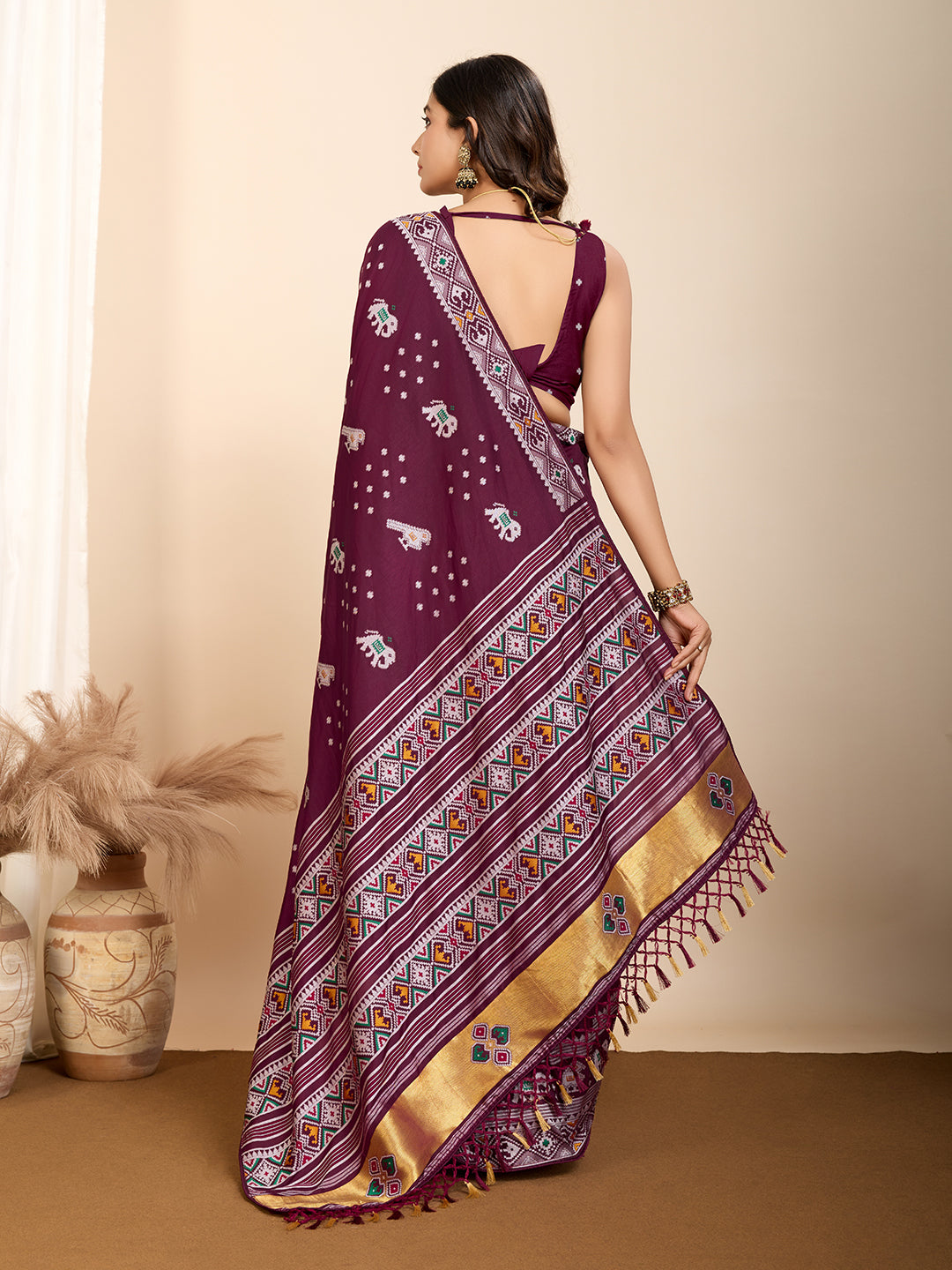 Vedant Vastram Maslin Dola Silk Kanjeevaram Silk Saree - Wine