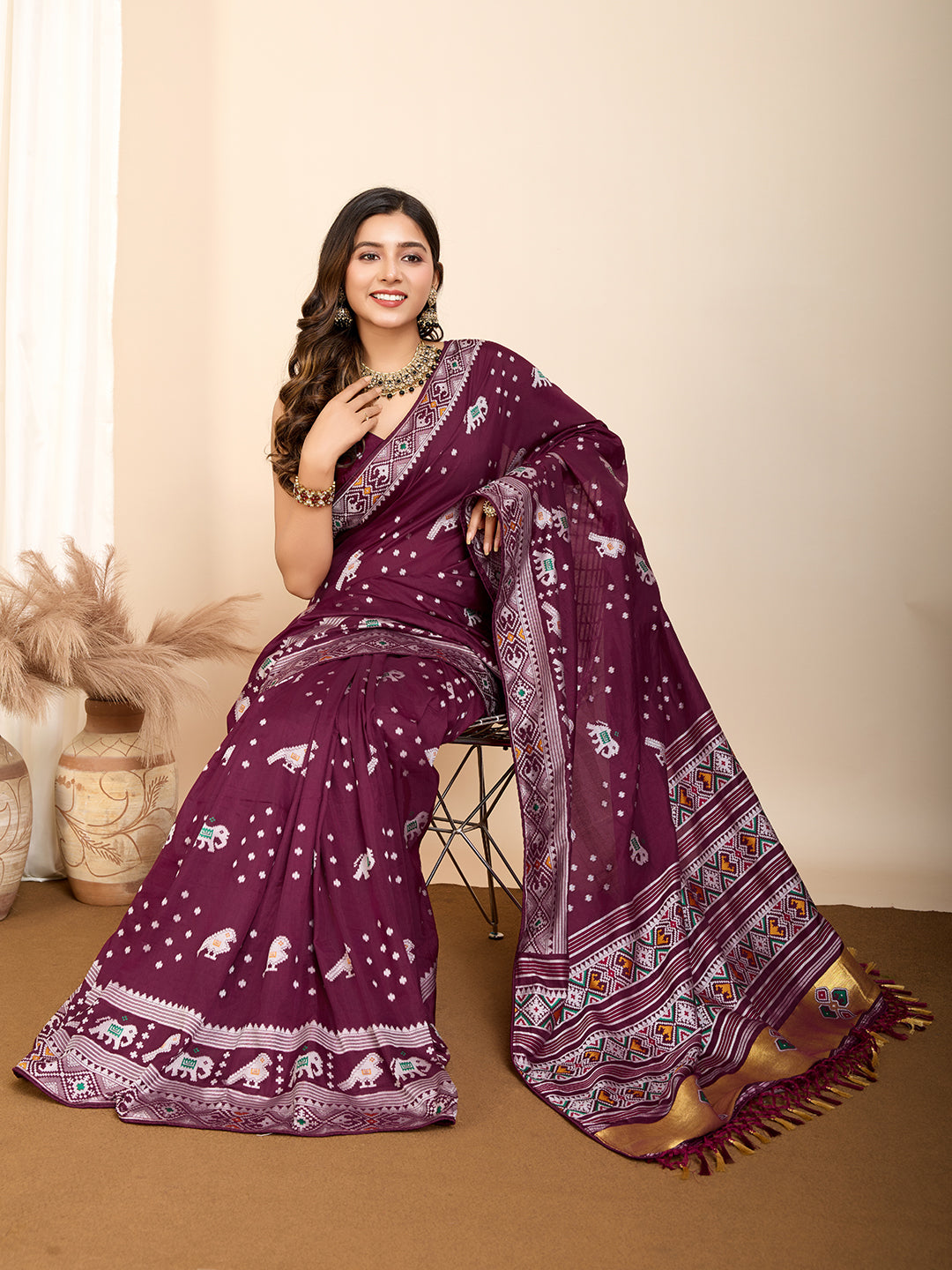 Vedant Vastram Maslin Dola Silk Kanjeevaram Silk Saree - Wine