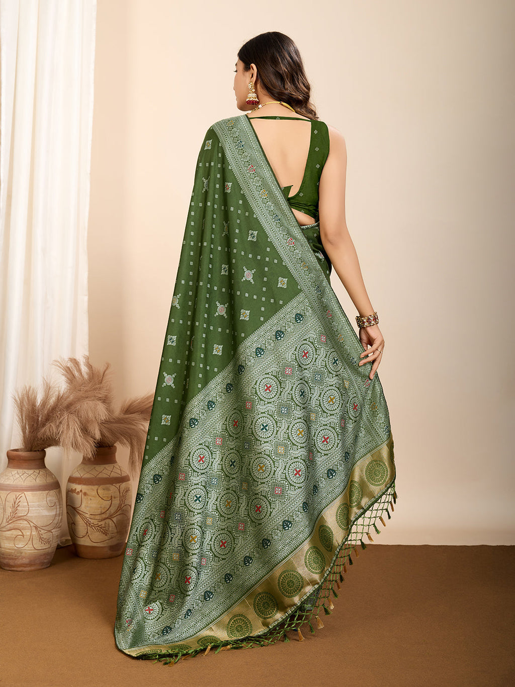 Vedant Vastram Maslin Dola Silk Kanjeevaram Silk Saree - Mahendi