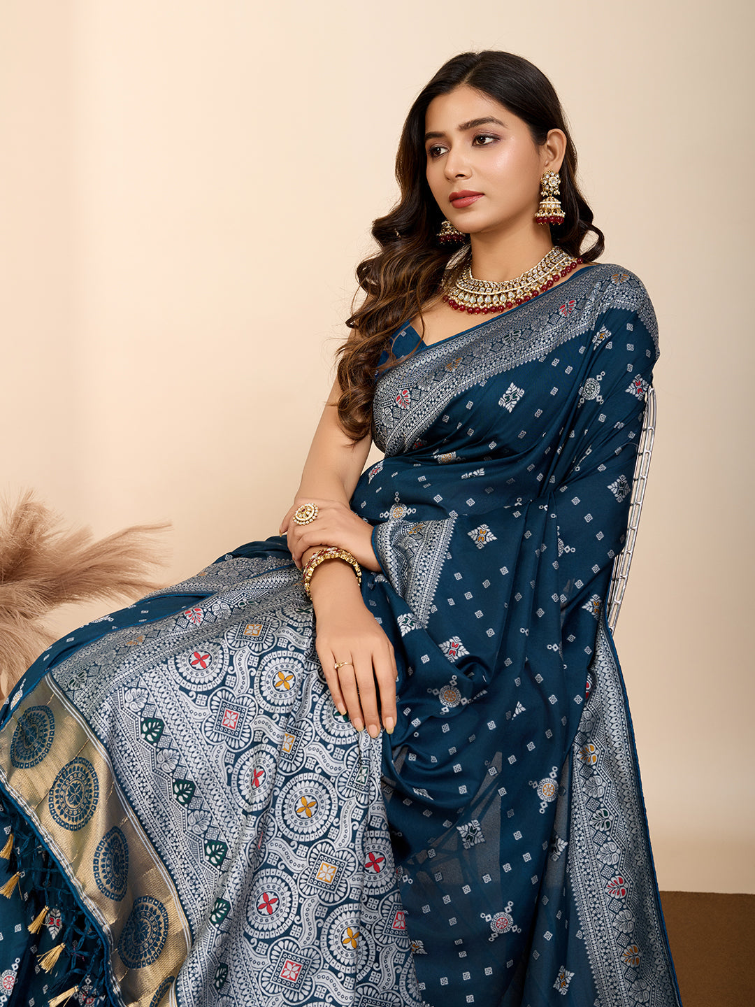 Vedant Vastram Maslin Dola Silk Kanjeevaram Silk Saree - Navy